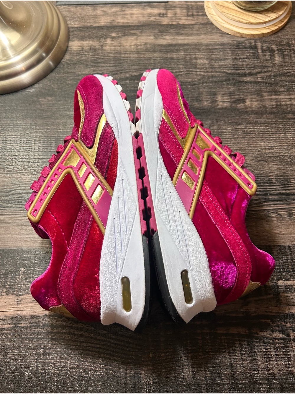 Brooks Regent Women’s Shoes Velvet Fuchsia Pink Gold Trim - Picture 3 of 7